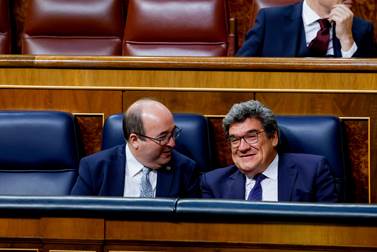 El ministro de Cultura y Deporte, Miquel Iceta y el de Inclusión, José Luis Escrivá en el Congreso este jueves